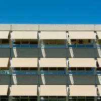 Store banne : prix, pose et critères de choix (guide 2026)